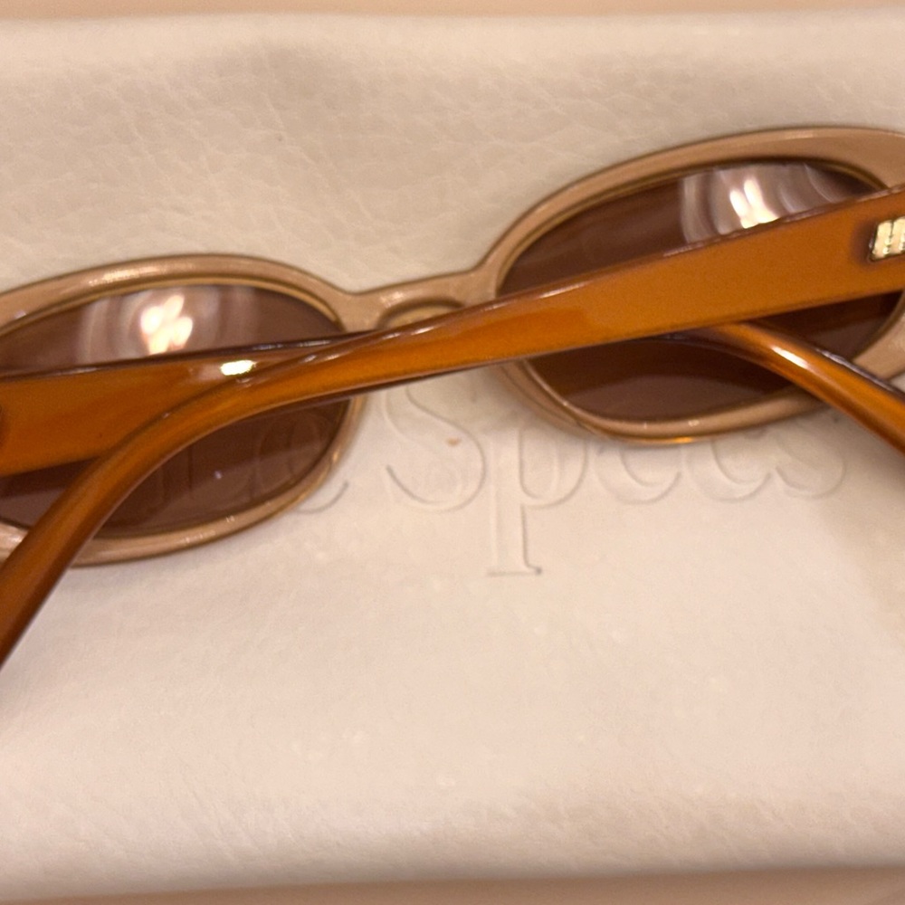 Le Specs Amber Oval Sunglasses - Picture 2 of 2
